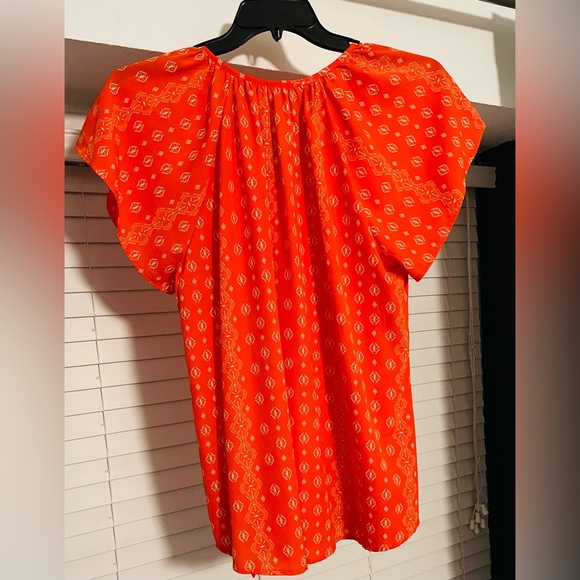 Cute orange blouse with tie strings in front- xl - Picture 3 of 3